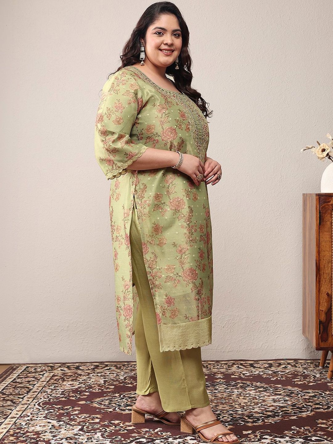 Dhiyona Women's Plus Size Floral Printed Kurta with Trousers & With Dupatta