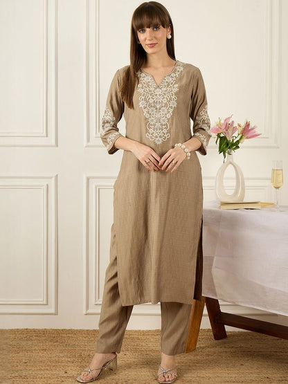Dhiyona IE Embroidered V-Neck Three-Quarter Sleeves Tunic And Trousers