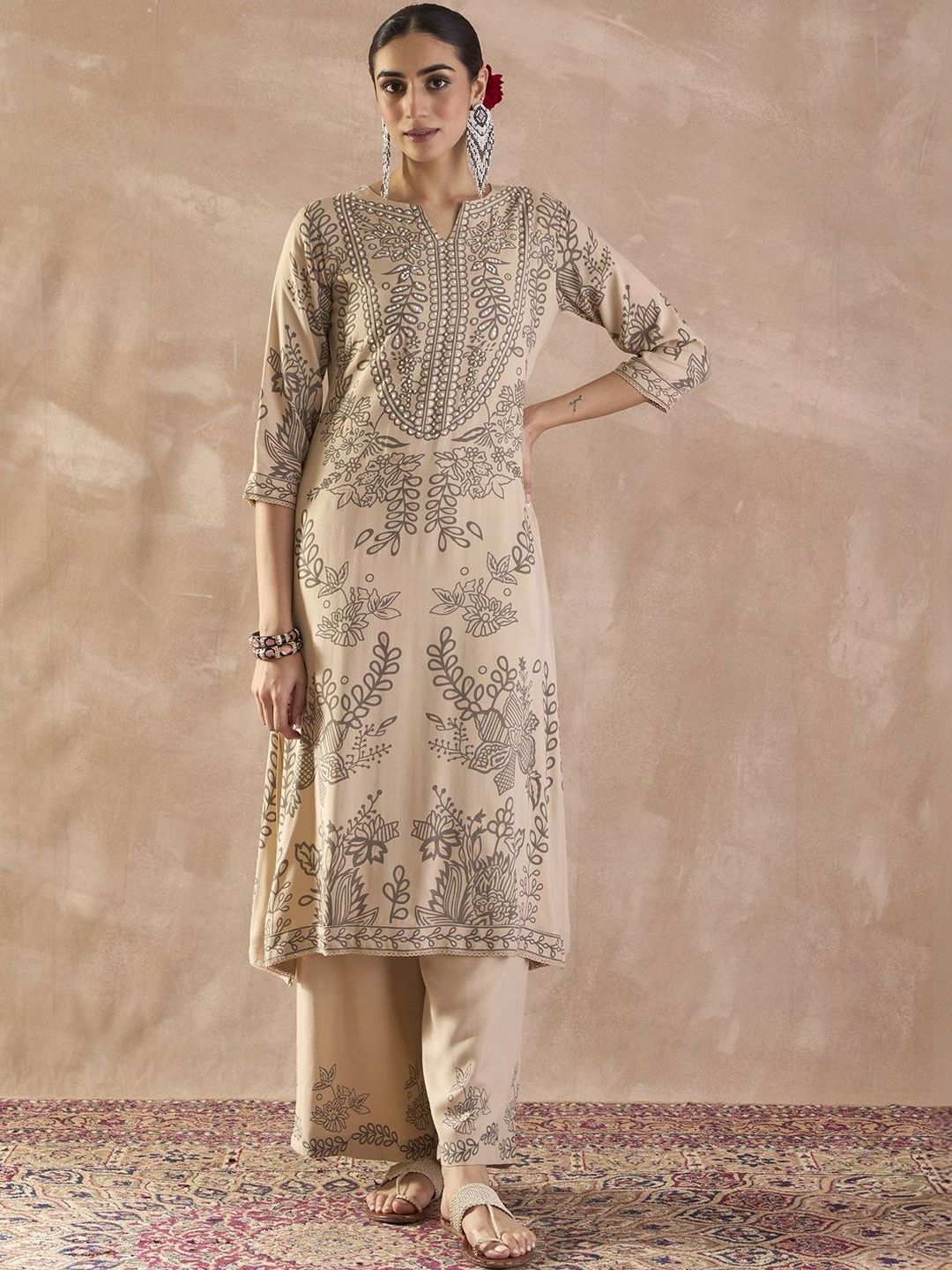 Women Ethnic Motifs Printed Regular Sequinned Kurta with Trousers