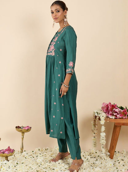 Women Floral Embroidered Panelled Thread Work Kurta with Trousers