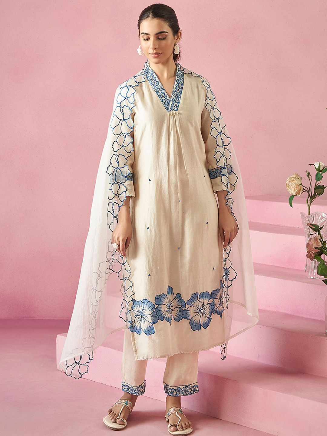 Floral Embroidered Thread Work Straight Kurta With Trousers & Dupatta