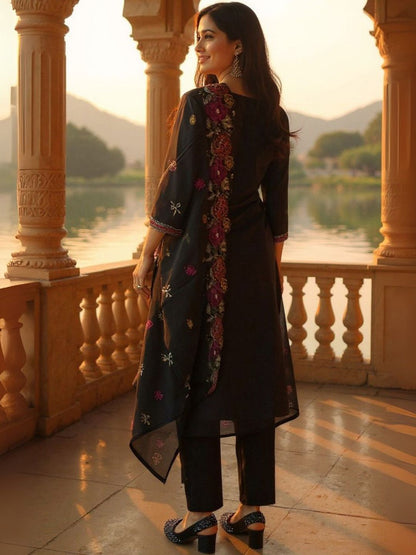 Floral Embroidered Thread Work Pure Cotton Kurta With Trousers & Dupatta