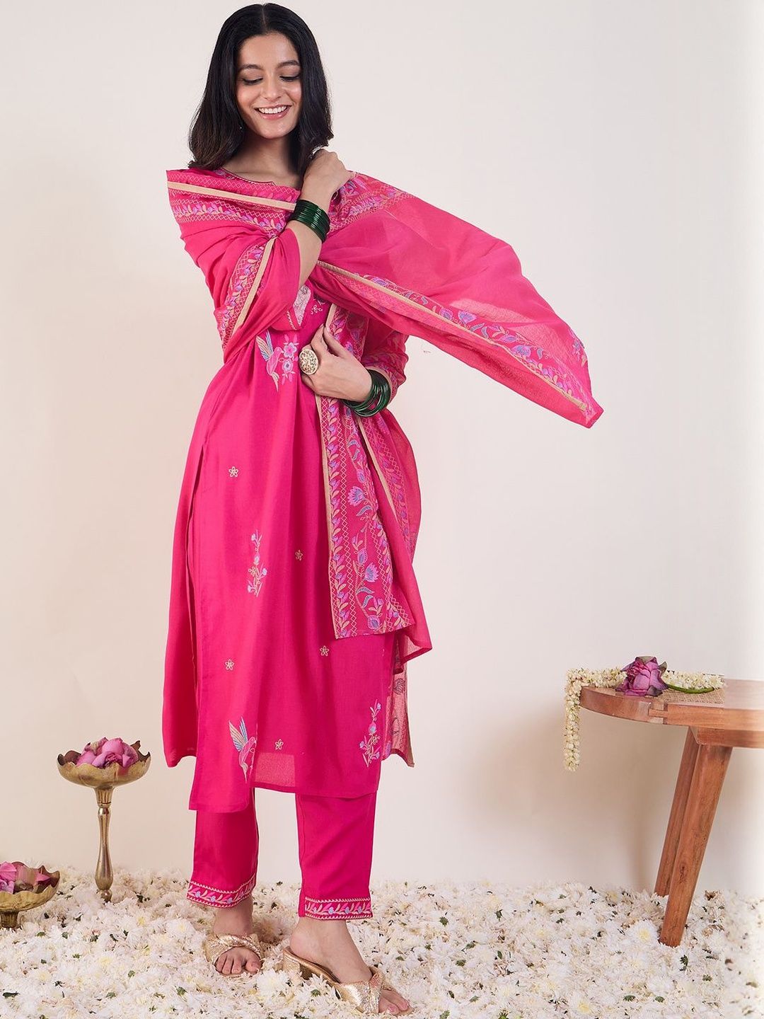 Floral Embroidered Regular Thread Work Kurta With Trousers & Dupatta