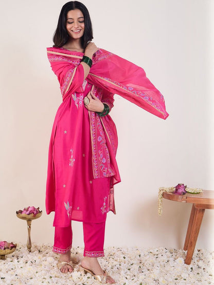 Floral Embroidered Regular Thread Work Kurta With Trousers & Dupatta