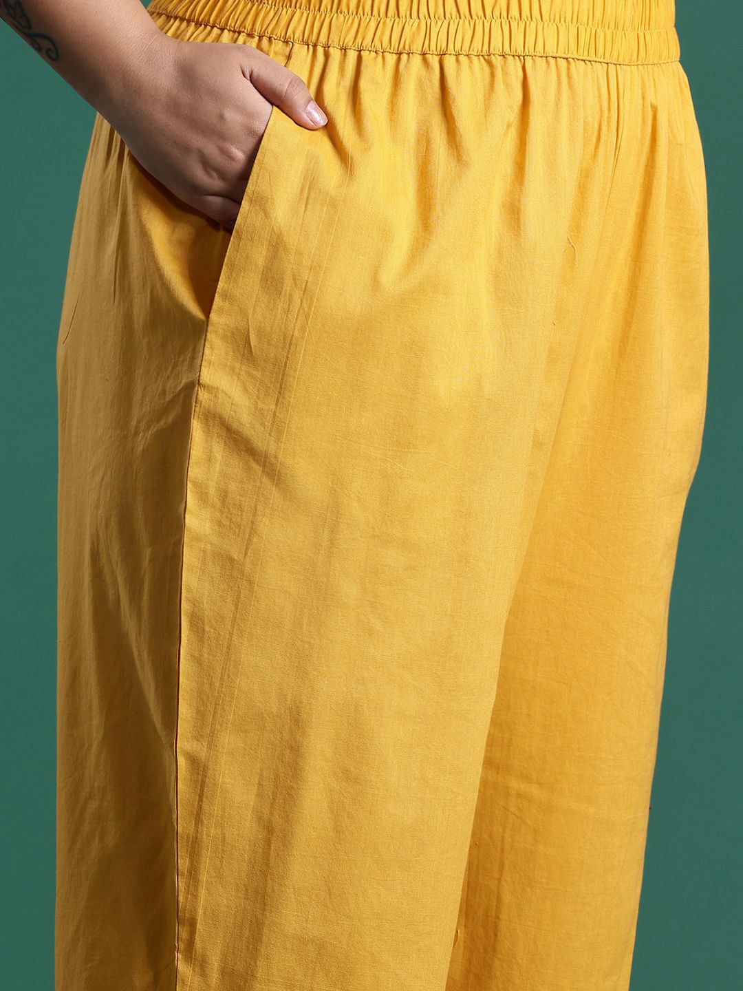 Plus Size Floral Print Regular Thread Work Kurta with Palazzos & Dupatta