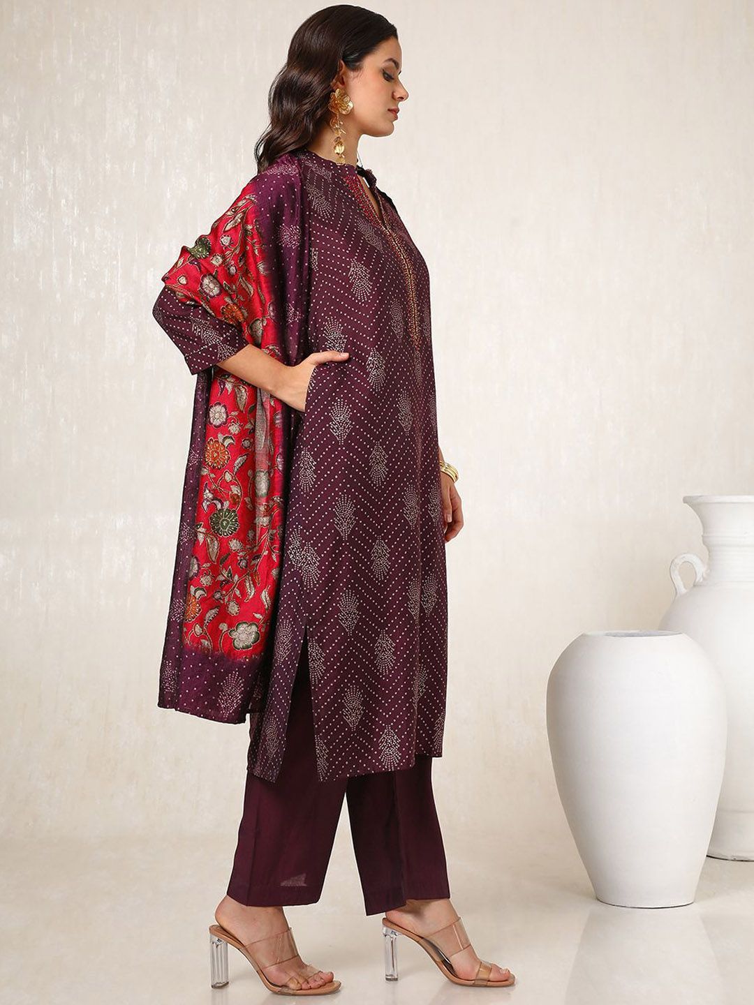 Dhiyona SO Women's Women Bandhani Printed Regular Thread Work Straight Kurta With Trouser With Dupatta