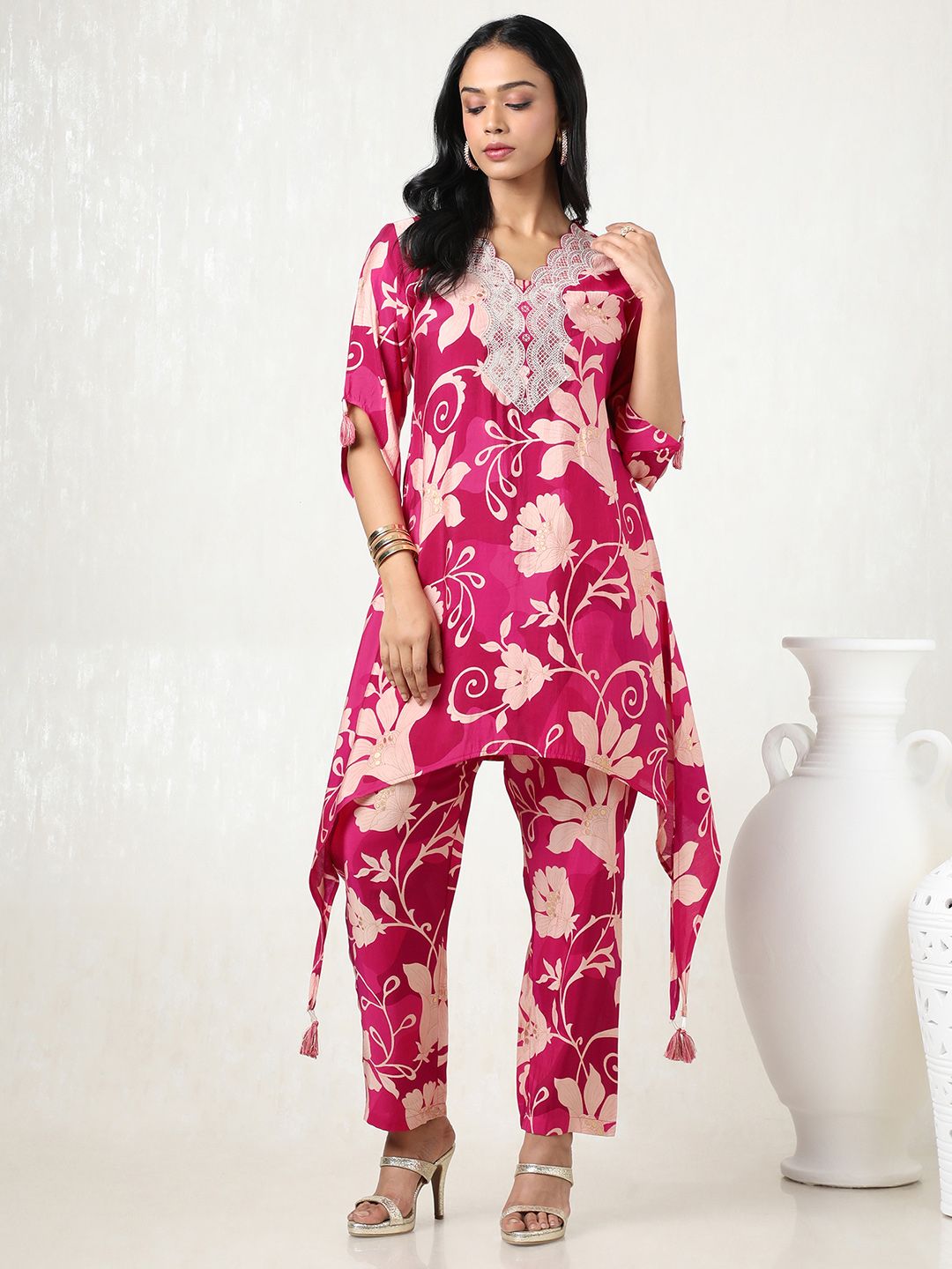 Dhiyona SO Women's Women Floral Printed Regular Sequinned Kurta with Trousers
