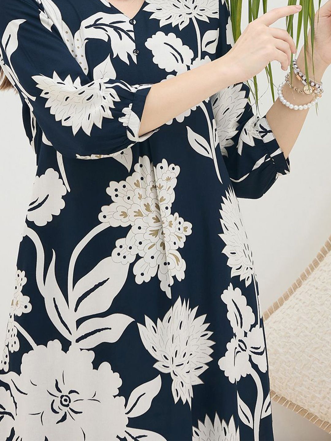 Dhiyona IE Floral Printed V-Neck Tunic & Trousers