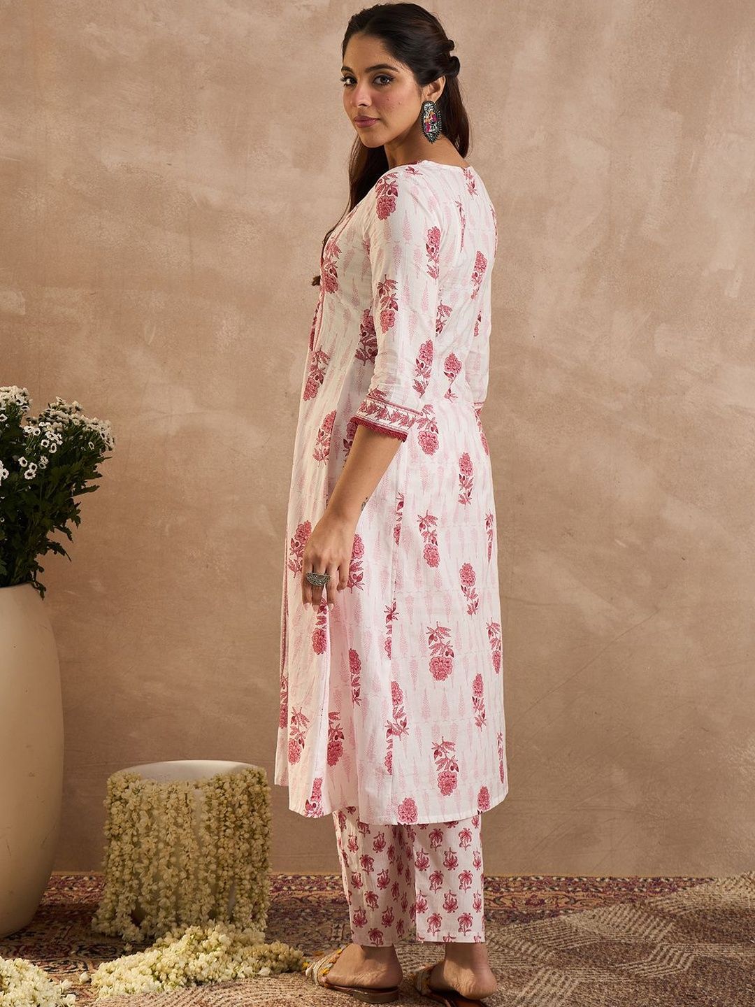 Women Floral Printed Regular Pure Cotton Kurta with Trousers