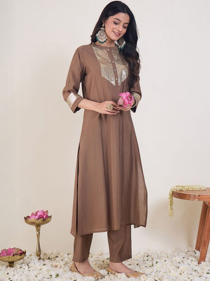 Dhiyona IE Embroidered Mandarin Collar Tunic With Trousers