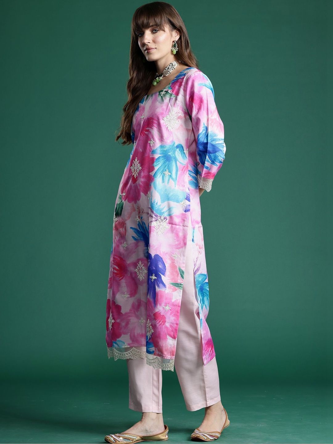 Women Floral Printed Regular Thread Work Kurta with Trousers & With Dupatta