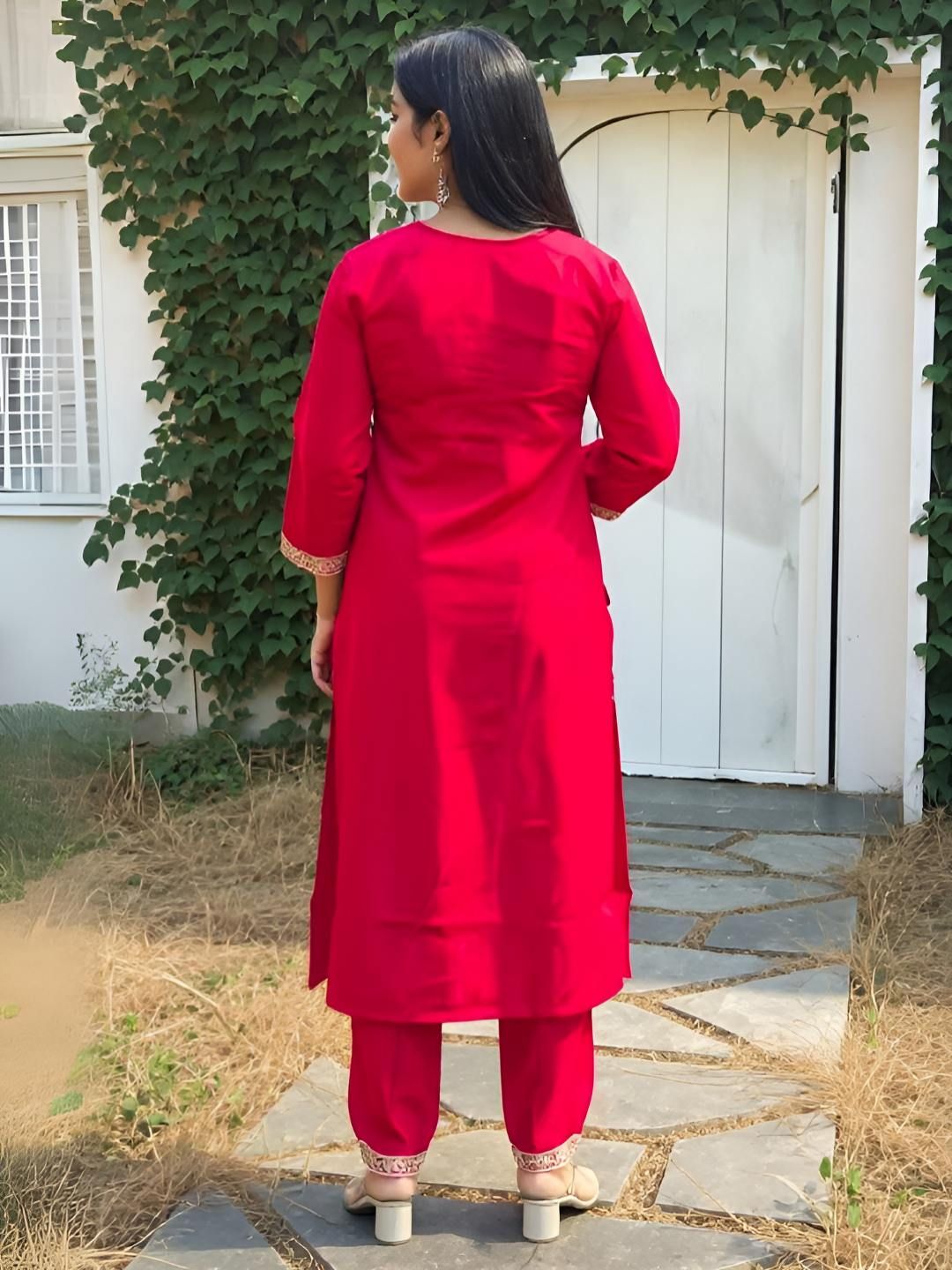 Dhiyona IE Ethnic Motifs Embroidered Straight Tunic & Trouser Co-Ords Set