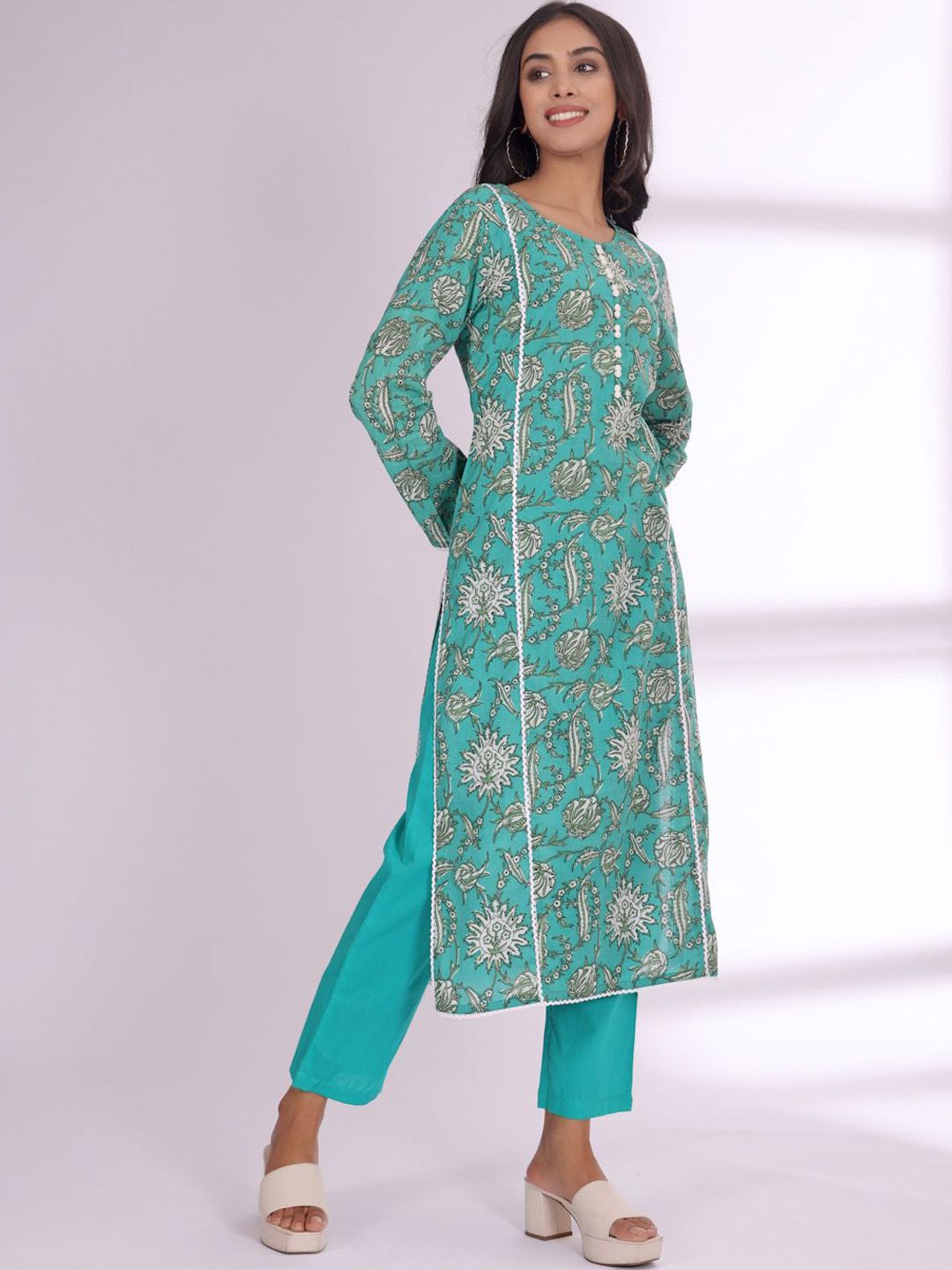 Dhiyona VA Women'sFloral Printed Round Neck Pure Cotton Kurta With Trousers