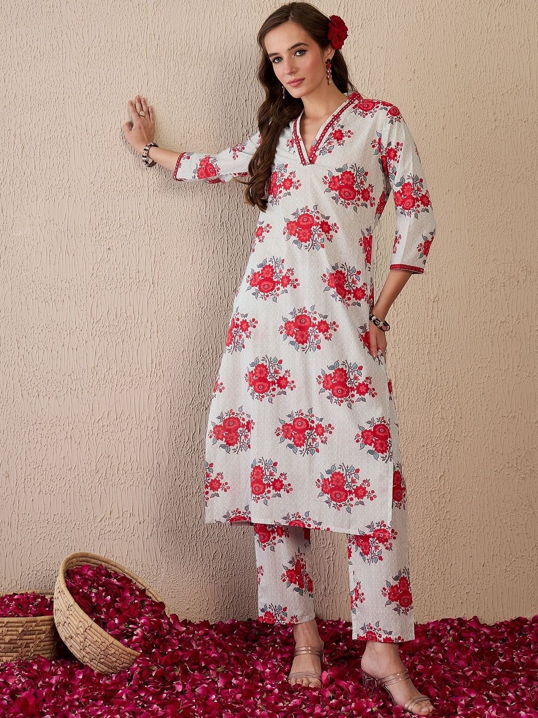 Women Floral Printed Cotton Kurta with Trousers