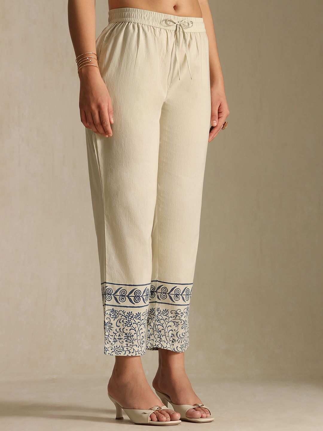 Dhiyona SO Women's Women Printed Calf Length Thread Work Straight Kurta with Trousers & With Dupatta