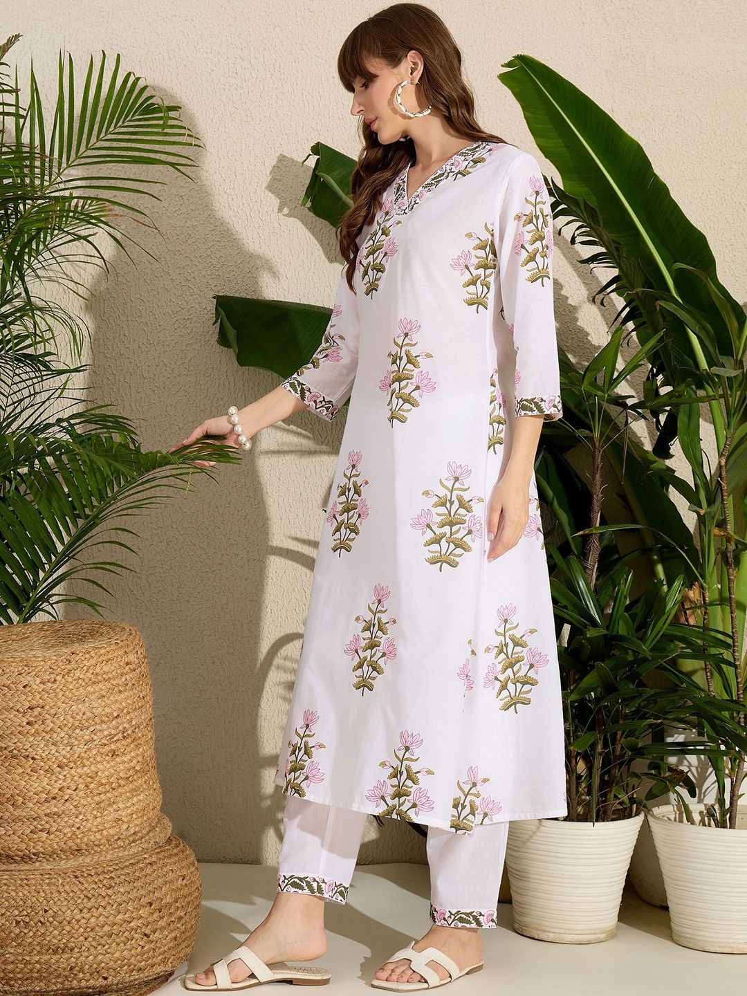 Women Floral Printed Cotton Kurta with Trousers