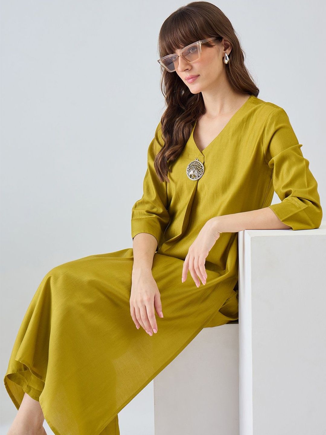 Women Regular Liva Kurta with Trousers