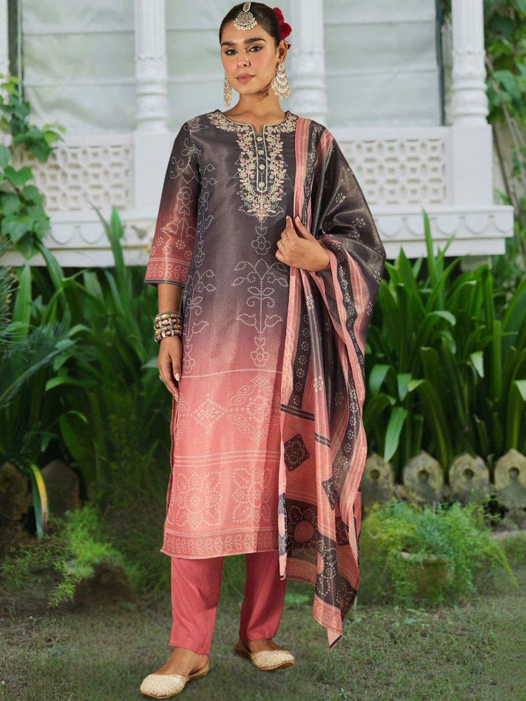 Women Leheriya Printed Regular Sequinned Kurta with Trousers & With Dupatta