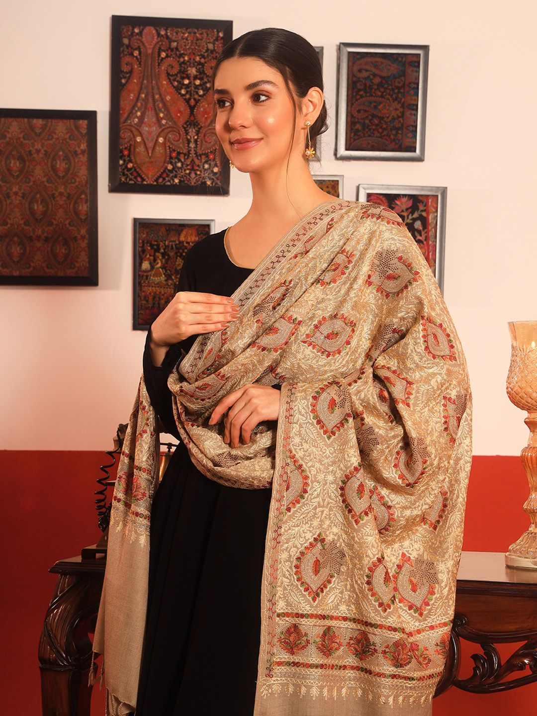 Dhiyona PA Nalki Paisley Embroidered Meherin Wool Shawl