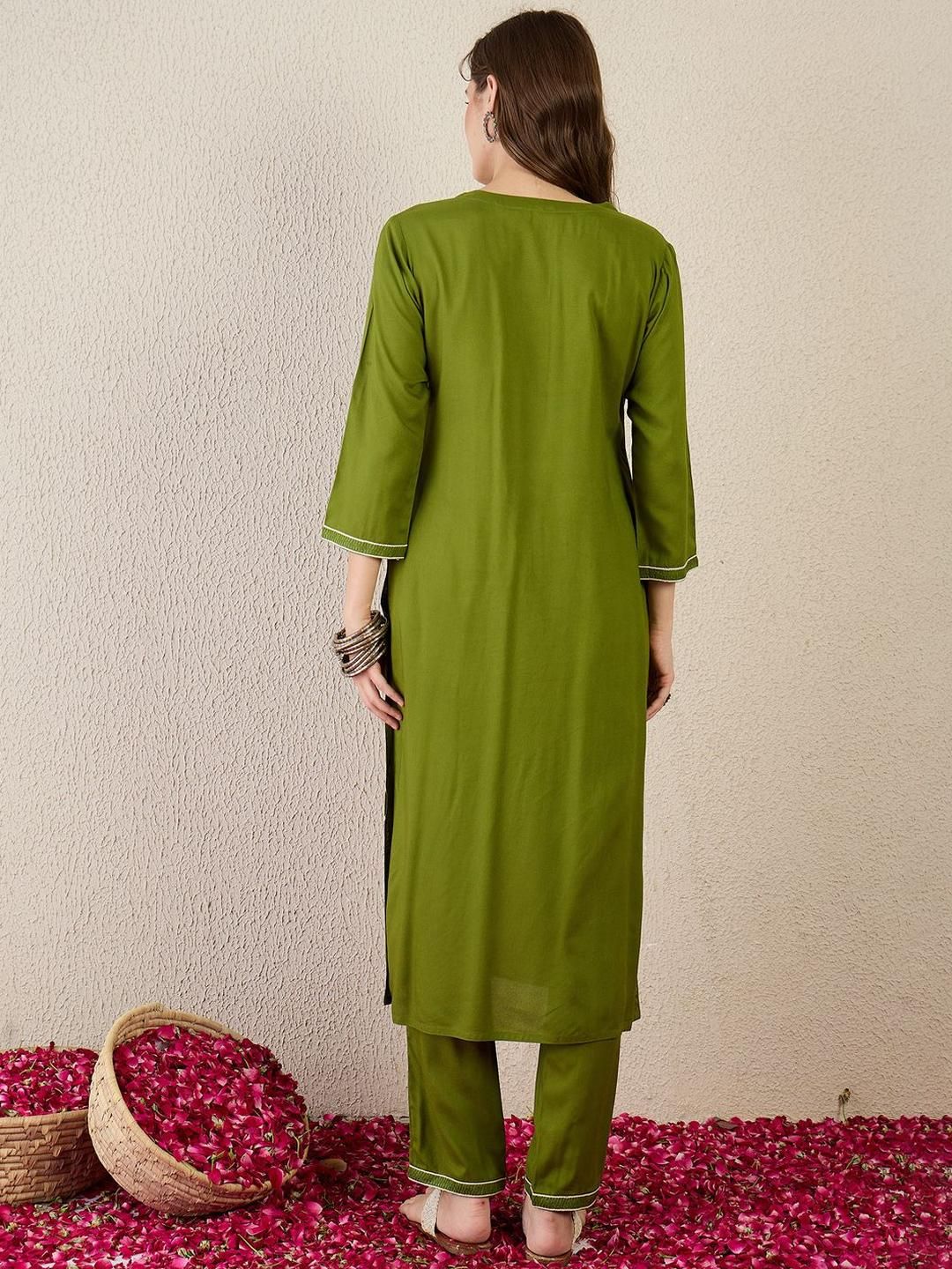 Dhiyona IE Embroidered V-Neck Straight Tunic & Trousers Co-Ords