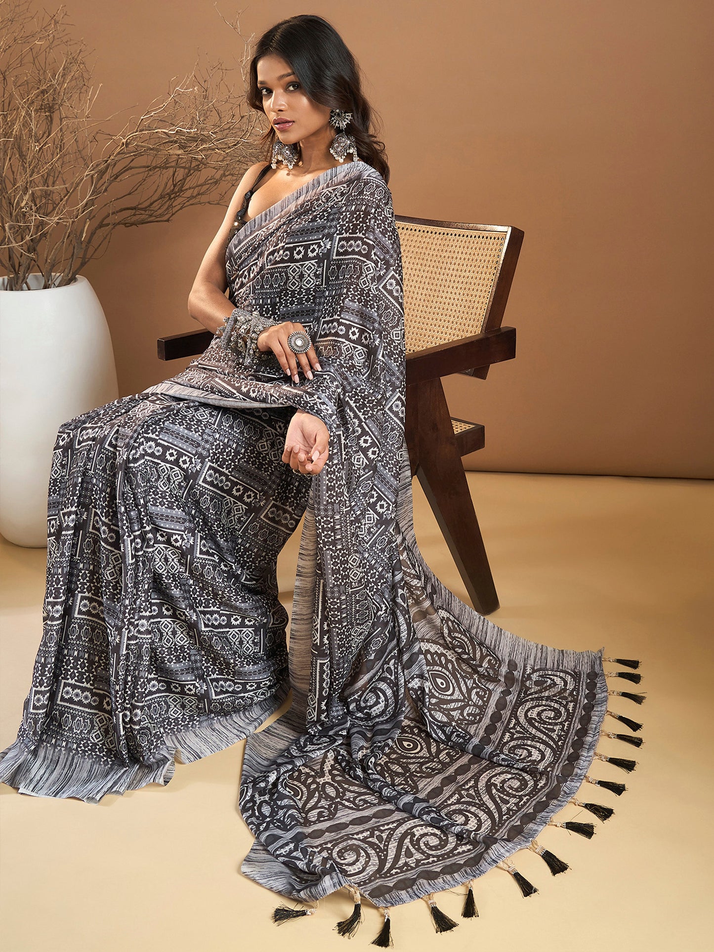 Women's Georgette Black Printed Designer Saree With Blouse Piece