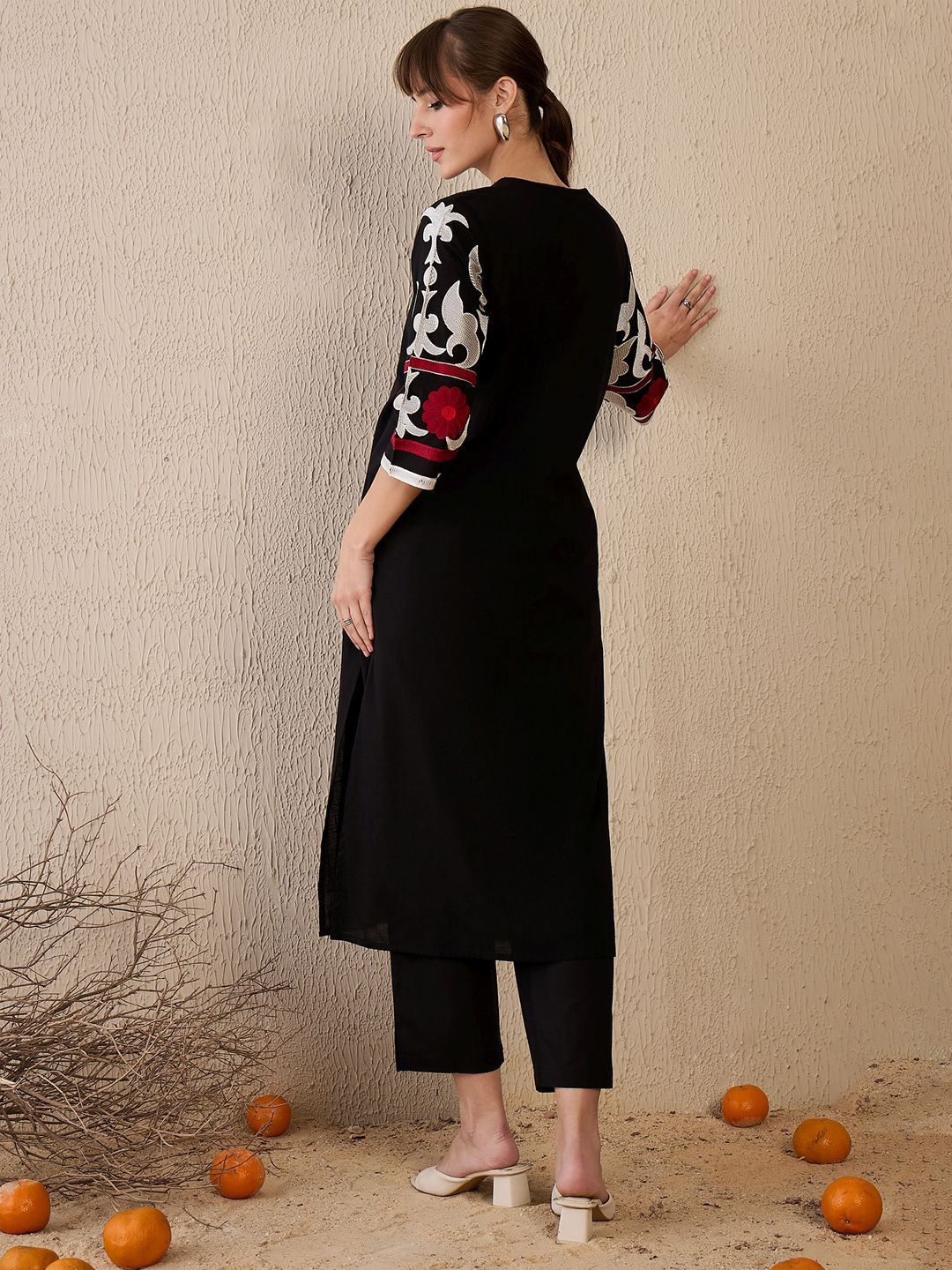 Dhiyona IE Women Floral Embroidered Regular Thread Work Pure Cotton Kurta with Trousers