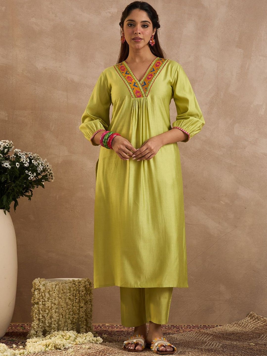 Women Ethnic Motifs Embroidered Thread Work Liva Kurta with Trousers