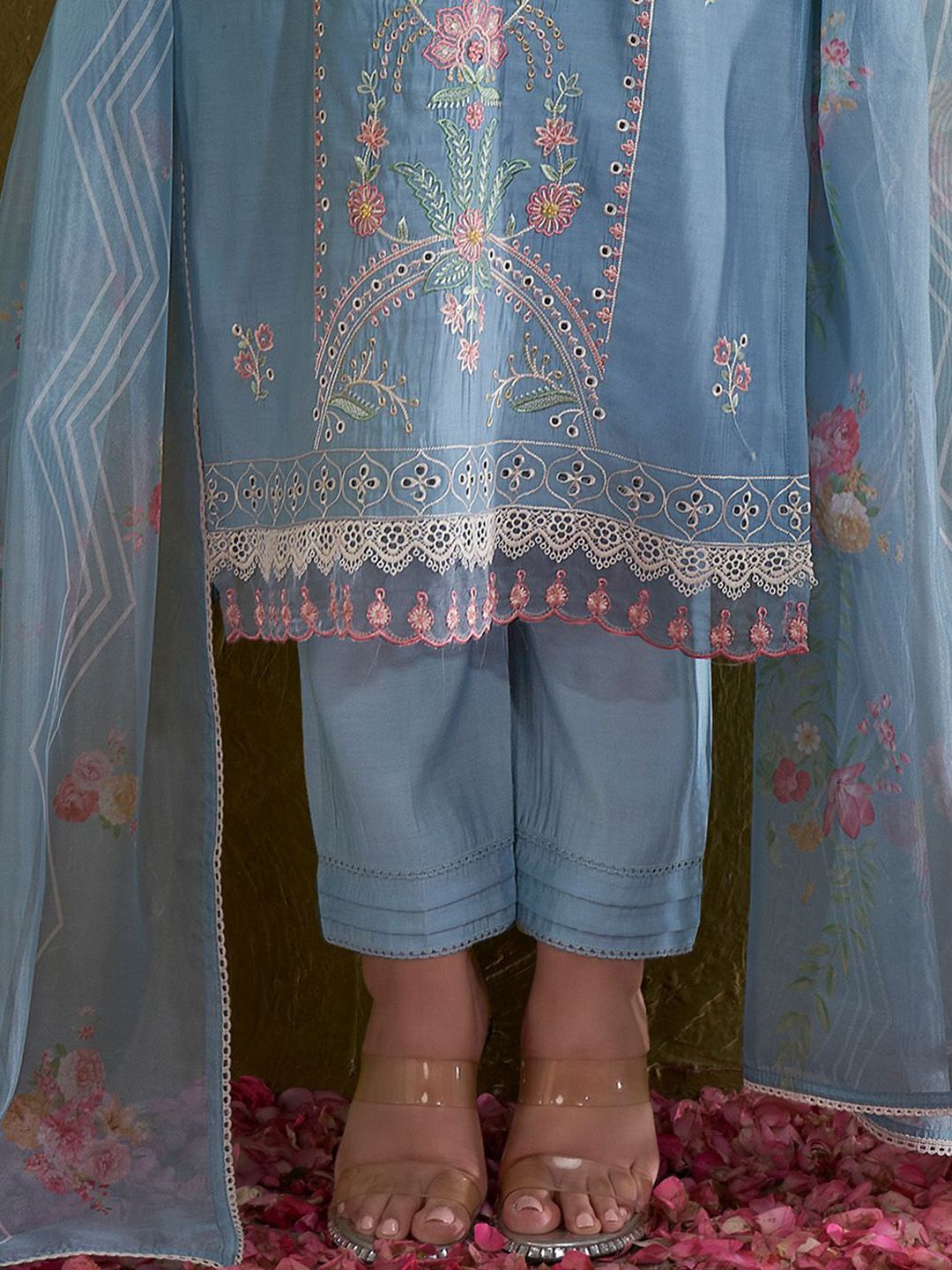 Women Floral Embroidered Regular Thread Work Kurta with Trousers & With Dupatta