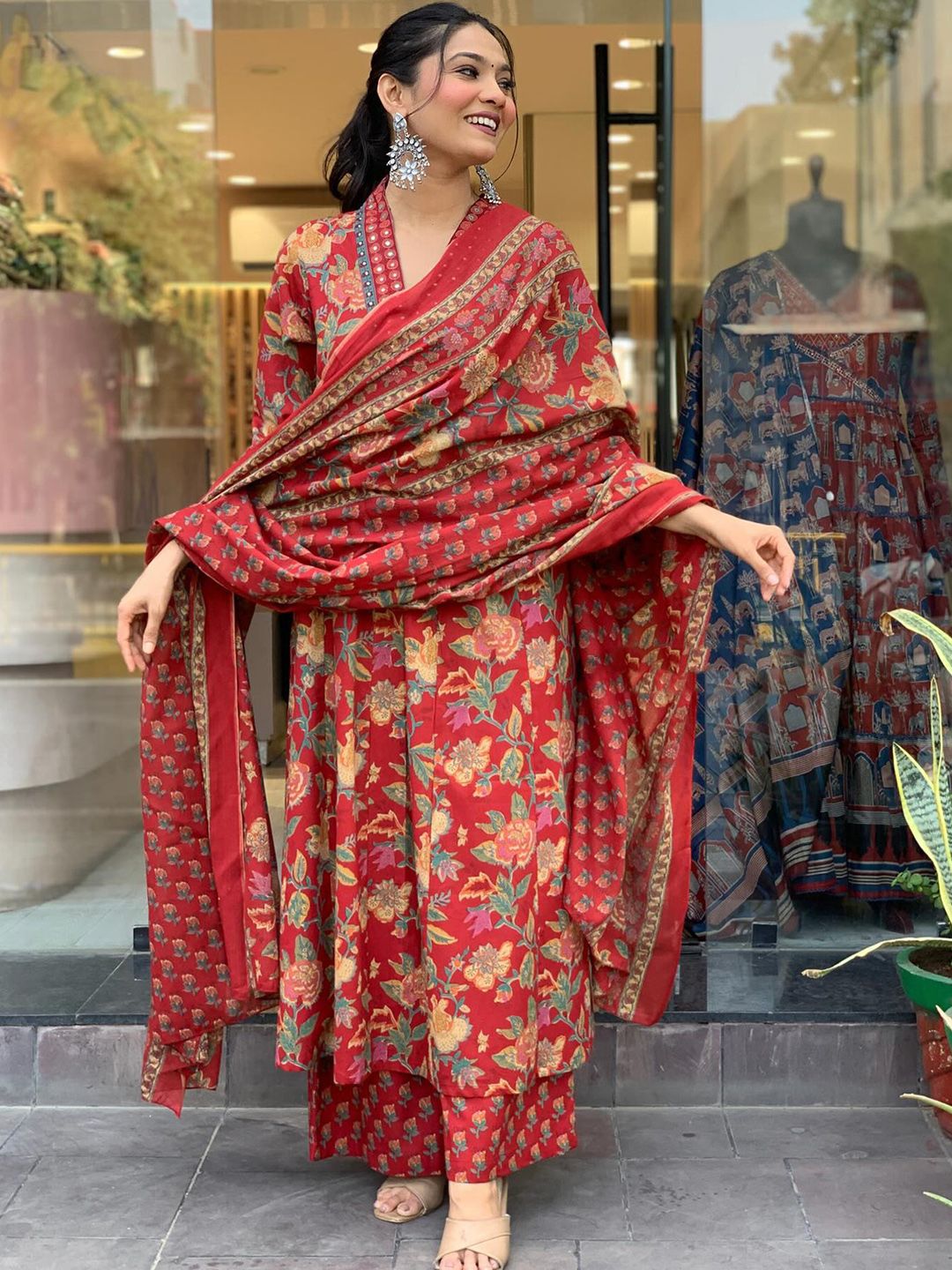 Dhiyona KL Women Floral Printed V-Neck Anarkali Kurta With Palazzos & Dupatta