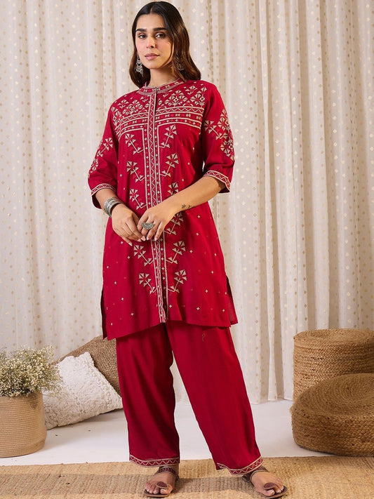 Women Geometric Embroidered Kurta with Trousers