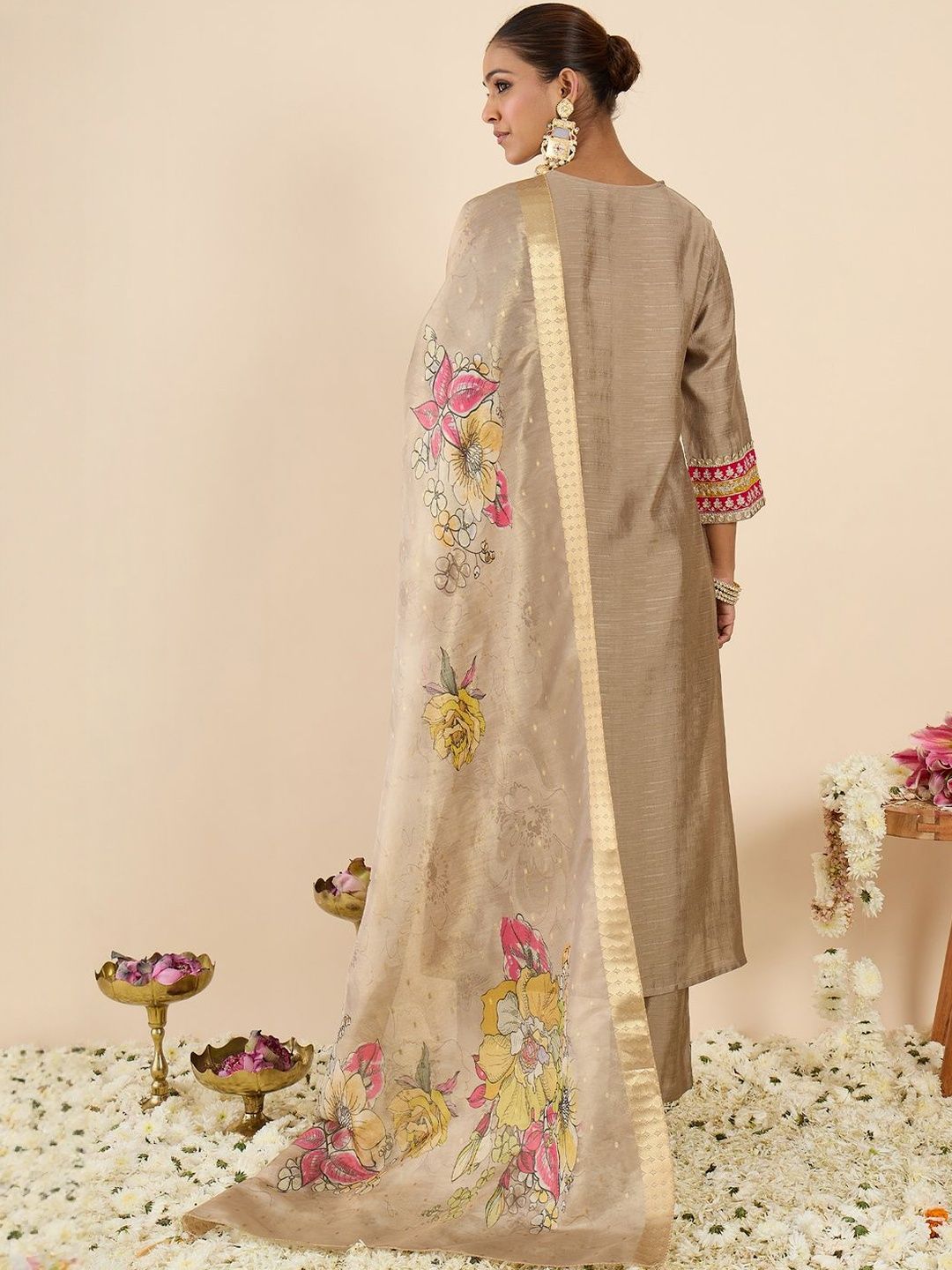 Women Floral Regular Thread Work Raw Silk Kurta with Trousers & With Dupatta