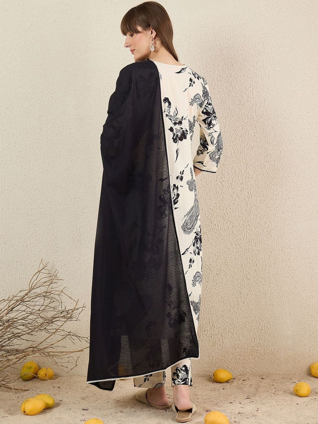 Women Floral Printed Regular Thread Work Pure Cotton Kurta with Trousers & With Dupatta