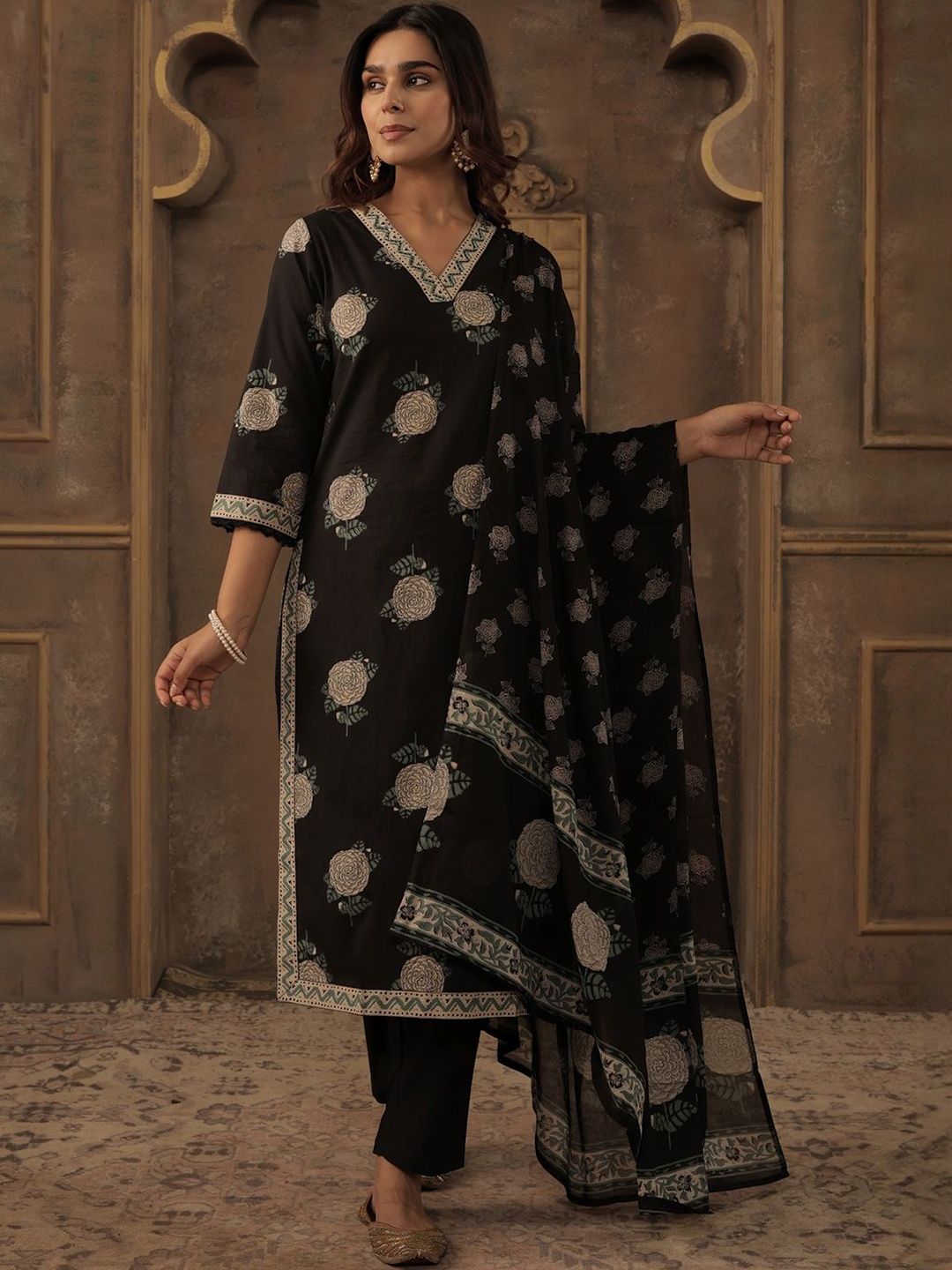 Women Floral Printed Sequinned Pure Cotton Kurta with Trousers & Dupatta