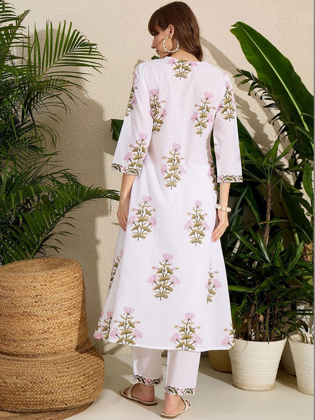 Women Floral Printed Regular Pure Cotton Kurta with Trousers