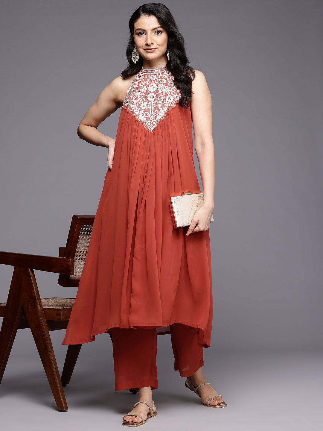 Dhiyona VA Women'sFloral Yoke Design Thread Work Pleated Silk Georgette A-Line Kurta with Trousers