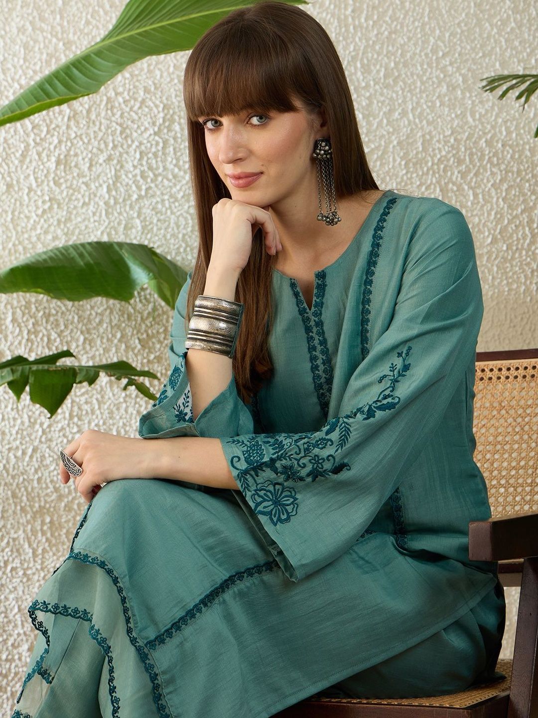 Dhiyona IE Women Ethnic Motifs Embroidered Regular Thread Work Kurta with Trousers