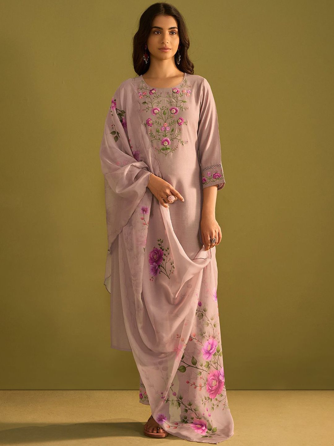Floral Embroidered Straight Thread Work Kurta With Trousers And Dupatta