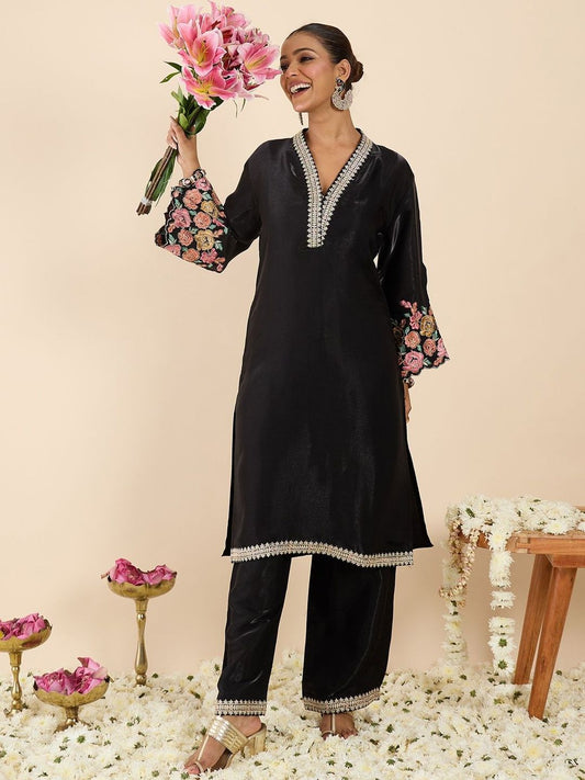 Dhiyona IE Embroidered V-Neck Three-Quarter Sleeves Tunic And Trousers