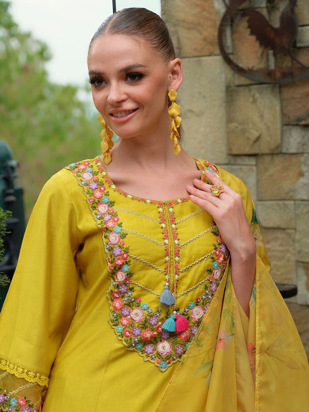 Women Floral Embroidered Regular Beads and Stones Liva Kurta with Trousers & With Dupatta