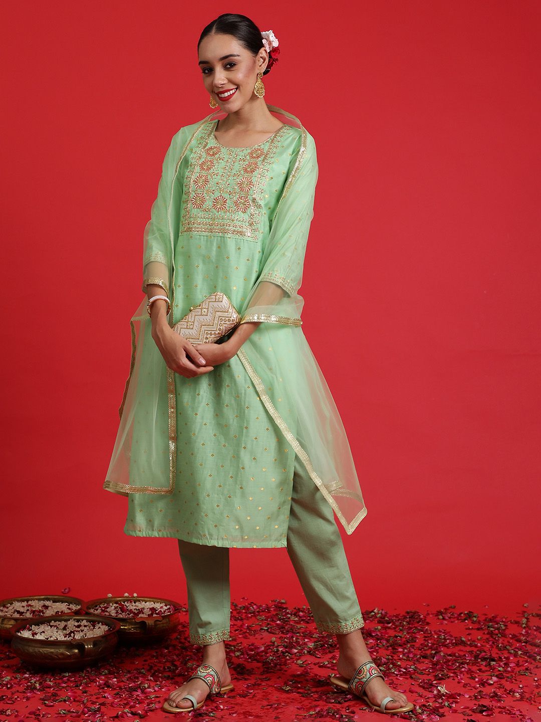 Dhiyona IE Women Floral Embroidered Regular Thread Work Chanderi Silk Kurta with Trousers & With Dupatta