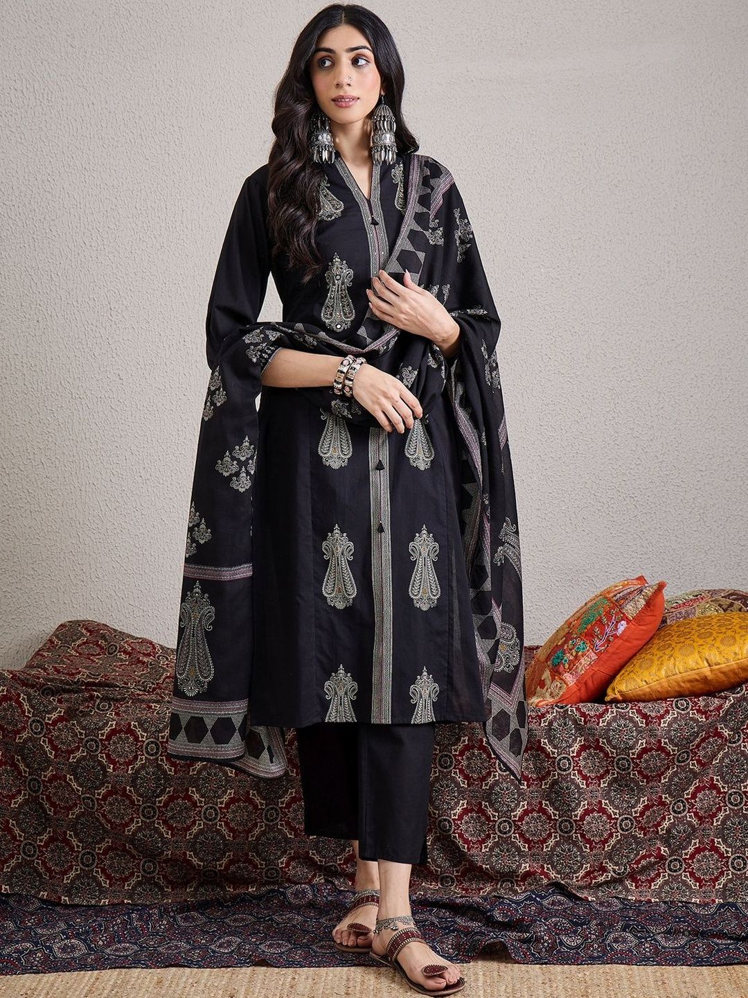 Dhiyona IE Women Paisley Embroidered Regular Thread Work Pure Cotton Kurta with Trousers & With Dupatta