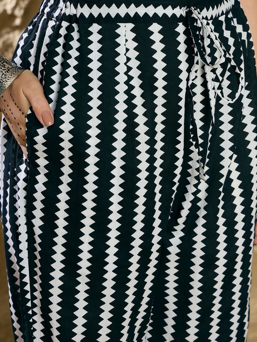 Dhiyona IE Women Ethnic Motifs Printed Thread Work Pure Cotton Kurta with Trousers & Dupatta