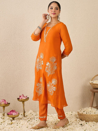 Dhiyona IE Women's Women Ethnic Motifs Embroidered V-Neck Sequinned Kurta with Trousers