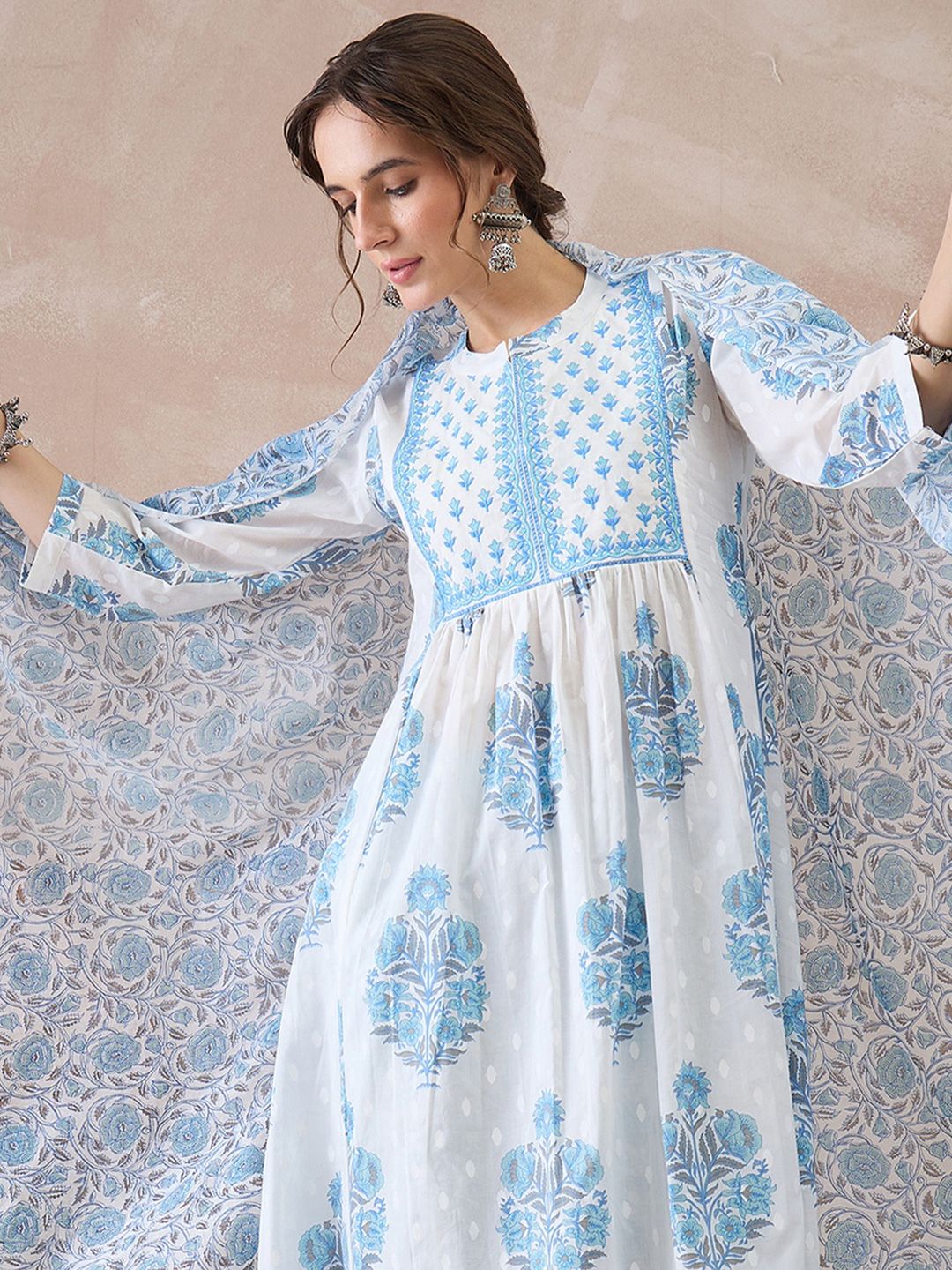 Women Floral Printed Regular Thread Work Pure Cotton Kurta with Trousers & With Dupatta