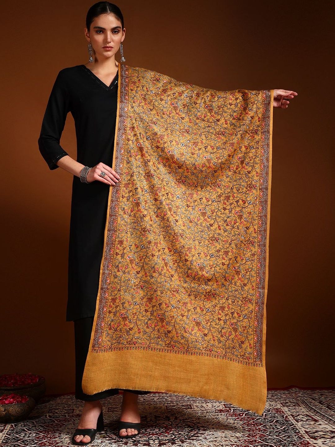 Dhiyona PA Women Floral Embroidered Shawl