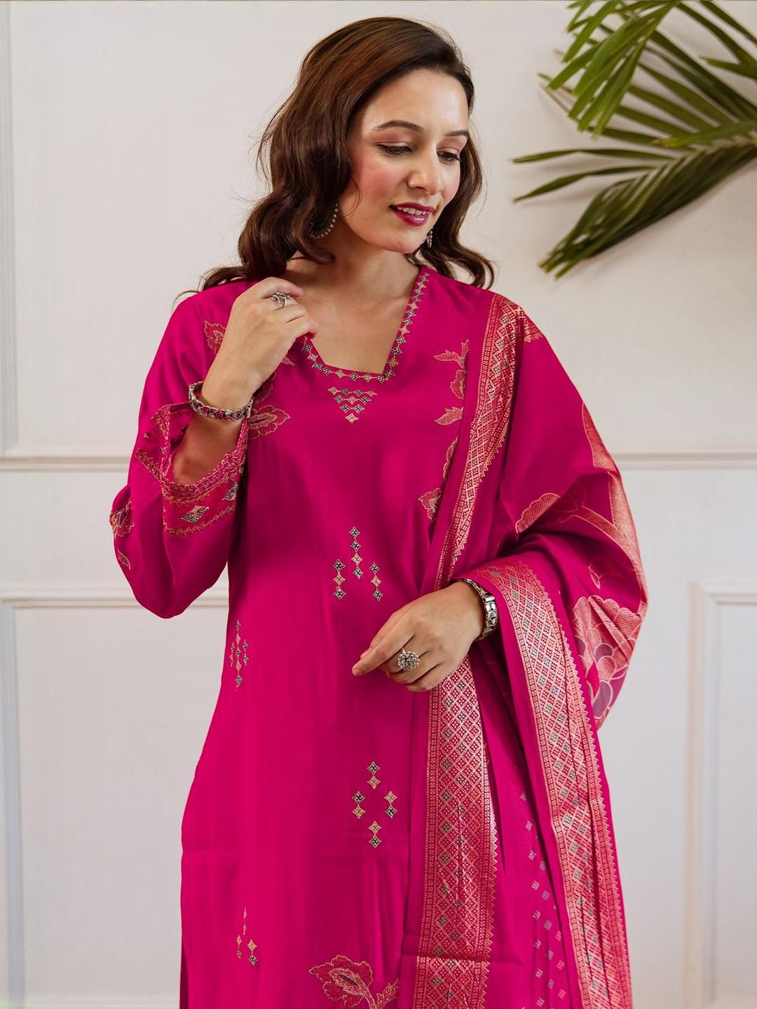 Dhiyona IE Women Floral Embroidered Thread Work Kurta with Palazzos & Dupatta