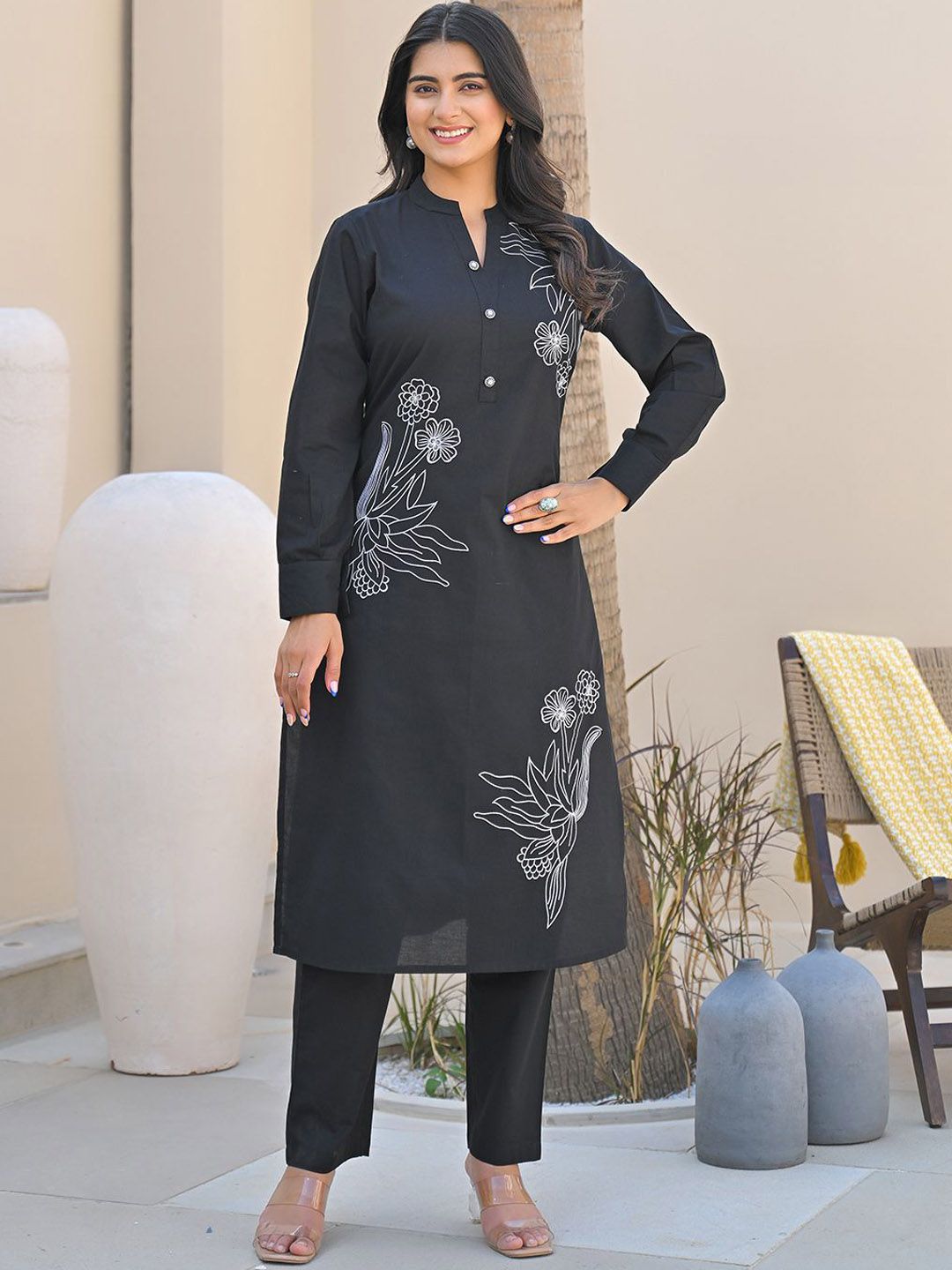 Dhiyona VA Women's Floral Embroidered Regular Thread Work Pure Cotton Kurta with Trousers