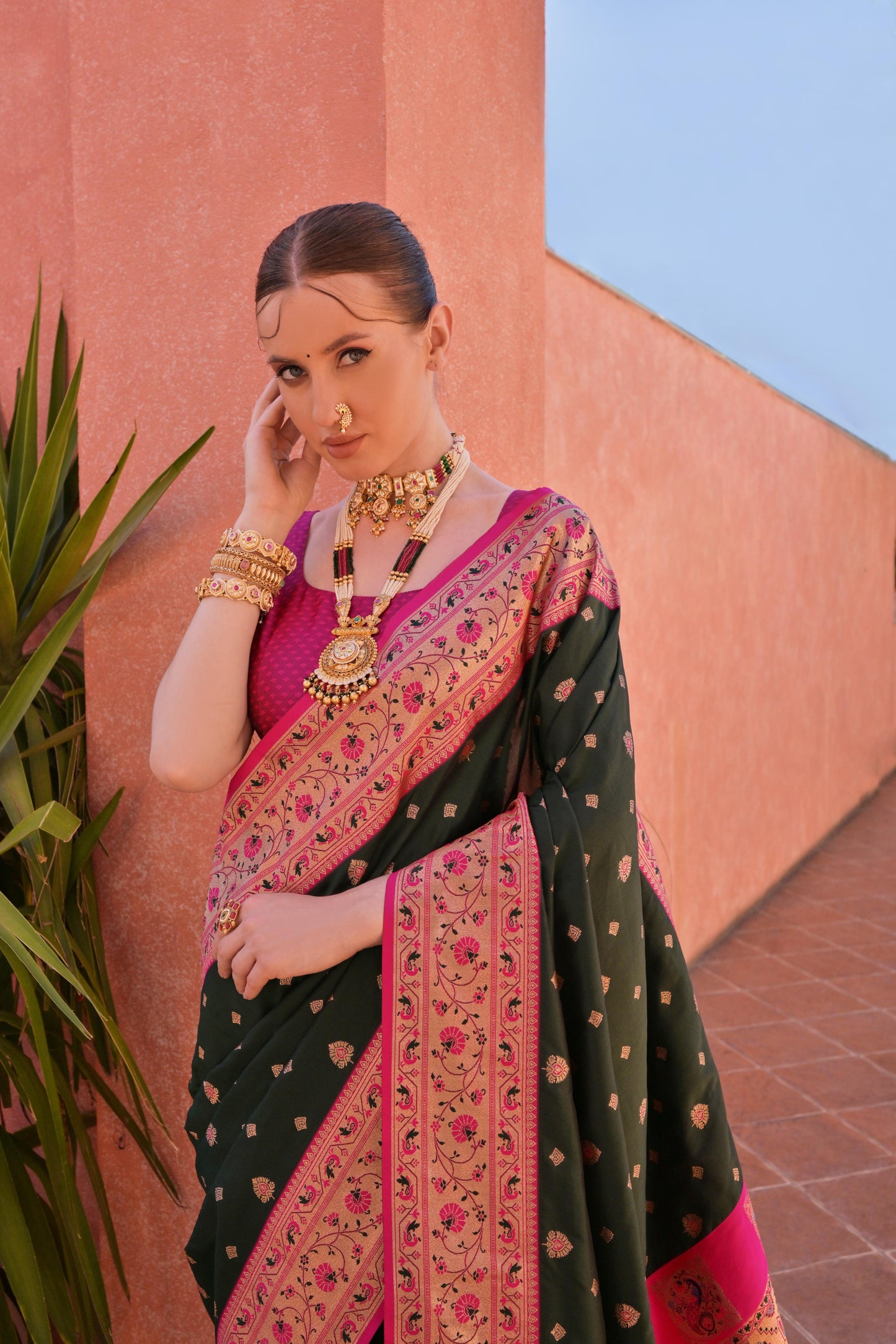 Women Paithani Nisha Bt Green Saree With Unstiched Blouse