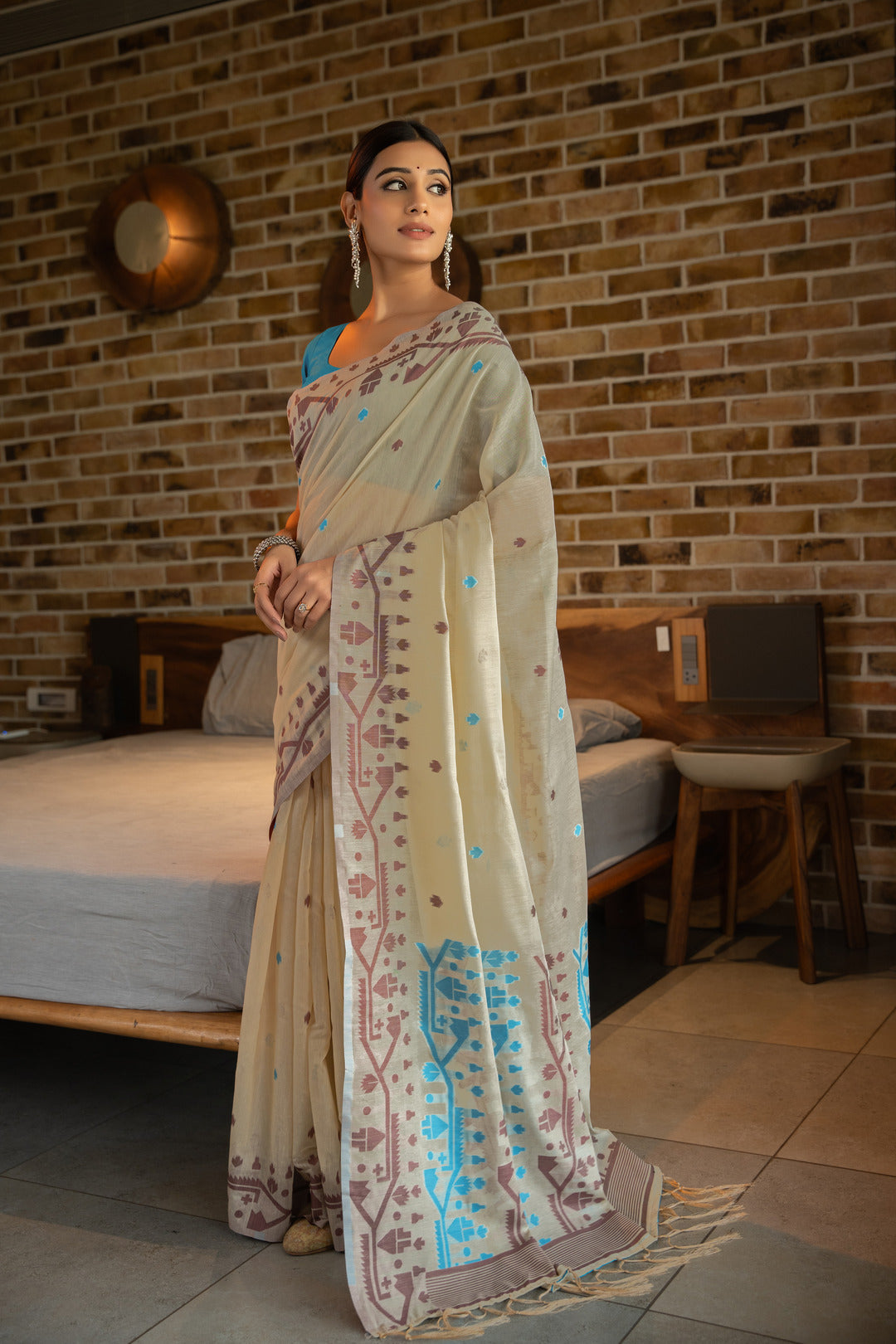 Dhiyona GR Women's Pankti Carolina Blue Cotton Jamdani Saree