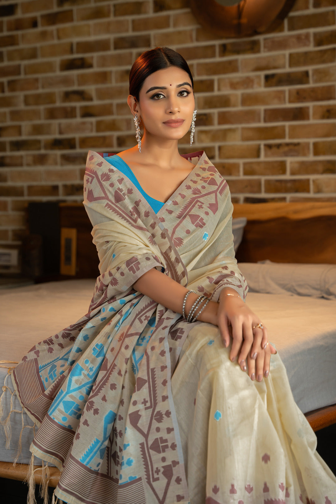 Dhiyona GR Women's Pankti Carolina Blue Cotton Jamdani Saree